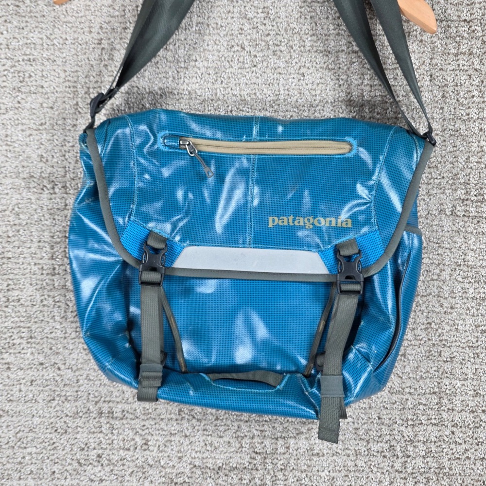 Patagonia Black Hole Messenger Bag 12L Blue Laminate Laptop Shoulder Bag